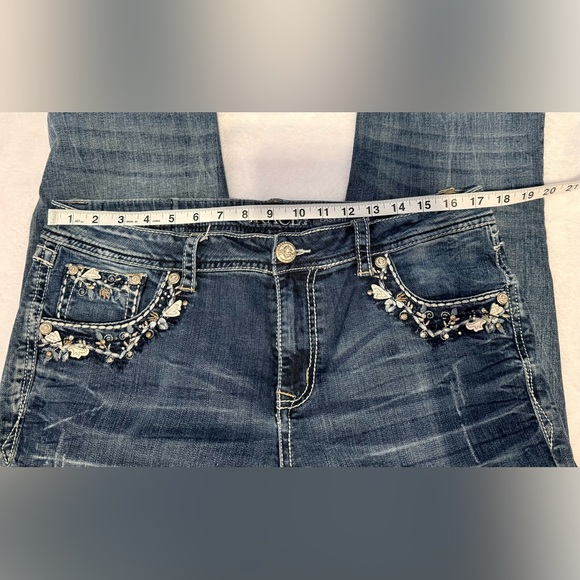 Grace in LA jeans with embellished pockets - Picture 9 of 10